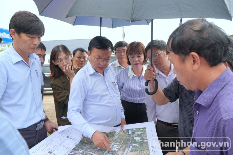 Lãnh đạo tỉnh Khánh Hòa kiểm tra 4 vị trí quy hoạch khu tái định cư phục vụ dự án đường sắt tốc độ cao Bắc Nam