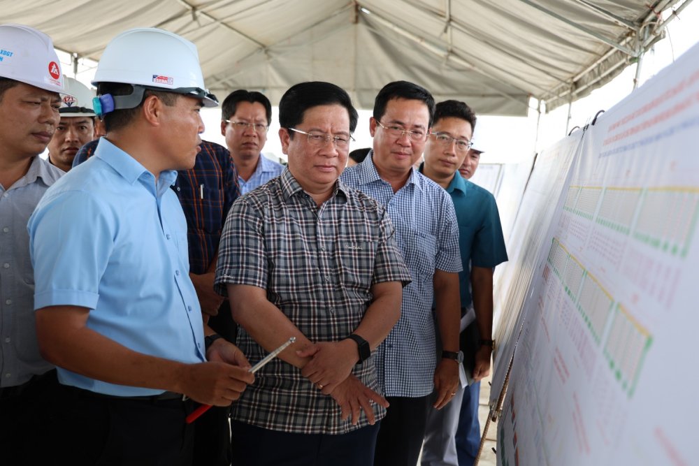 Tin vui cho người dân An Giang: Tuyến cao tốc trục ngang Đồng bằng sông Cửu Long sắp thông xe- Ảnh 1. Tin vui cho người dân An Giang: Tuyến cao tốc trục ngang Đồng bằng sông Cửu Long sắp thông xe- Ảnh 1.