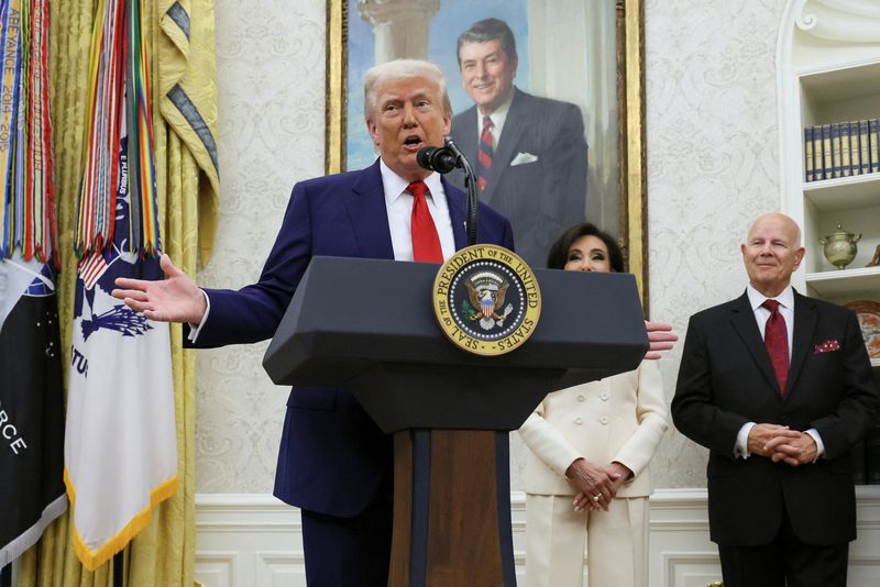 Thuế quan của ông Trump trước phán quyết của Tòa Tối cao Mỹ: Giới chuyên gia cũng không dám chắc điều gì sẽ xảy ra