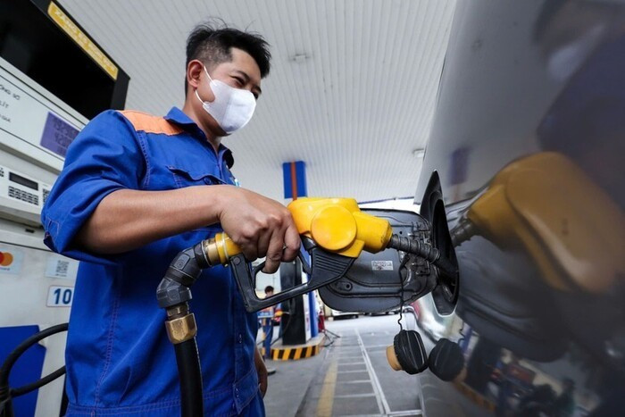 Giá xăng dầu chiều 6-11: Xăng đồng loạt giảm