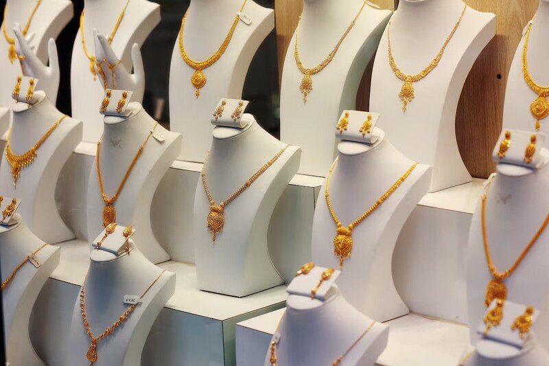 Giá vàng tại châu Á tăng mạnh lên mức cao nhất trong hai tuần