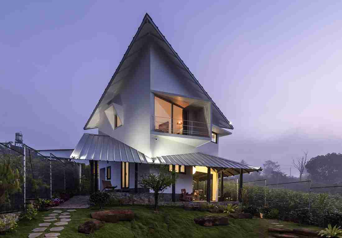 Xây nhà mái xếp gấp khúc trên sườn đồi Bảo Lộc ôm trọn tầm nhìn thung lũng