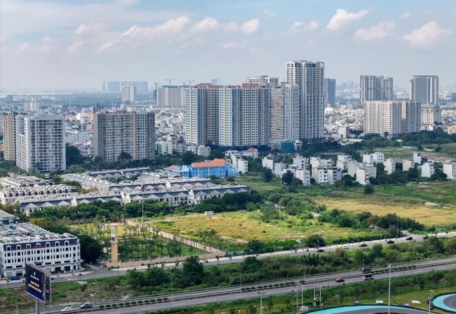 TP.HCM tăng cường kiểm tra xử lí nghiêm các hành vi nhiễu loạn thị trường bất động sản- Ảnh 1.