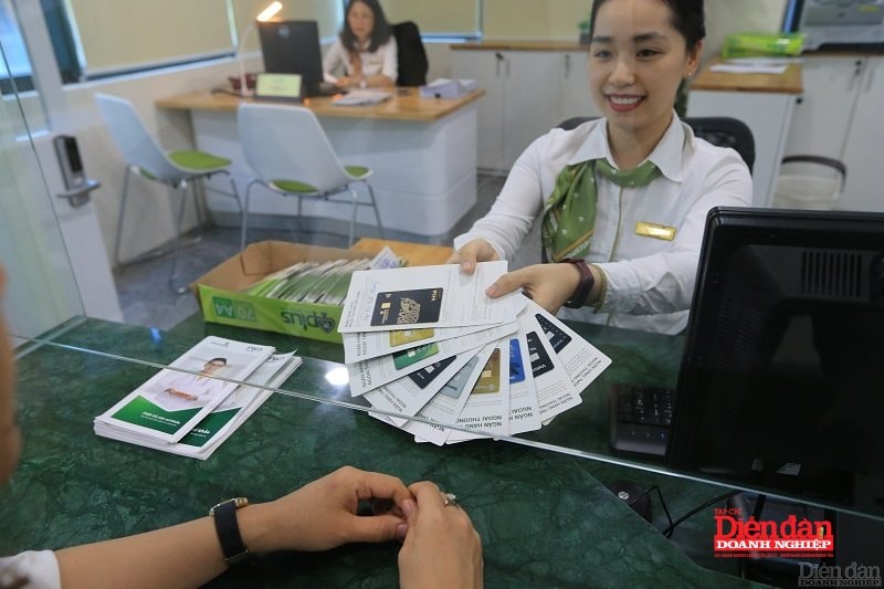 Ngân hàng tiết giảm chi phí và giữ ổn định lãi suất trên cơ sở nào?