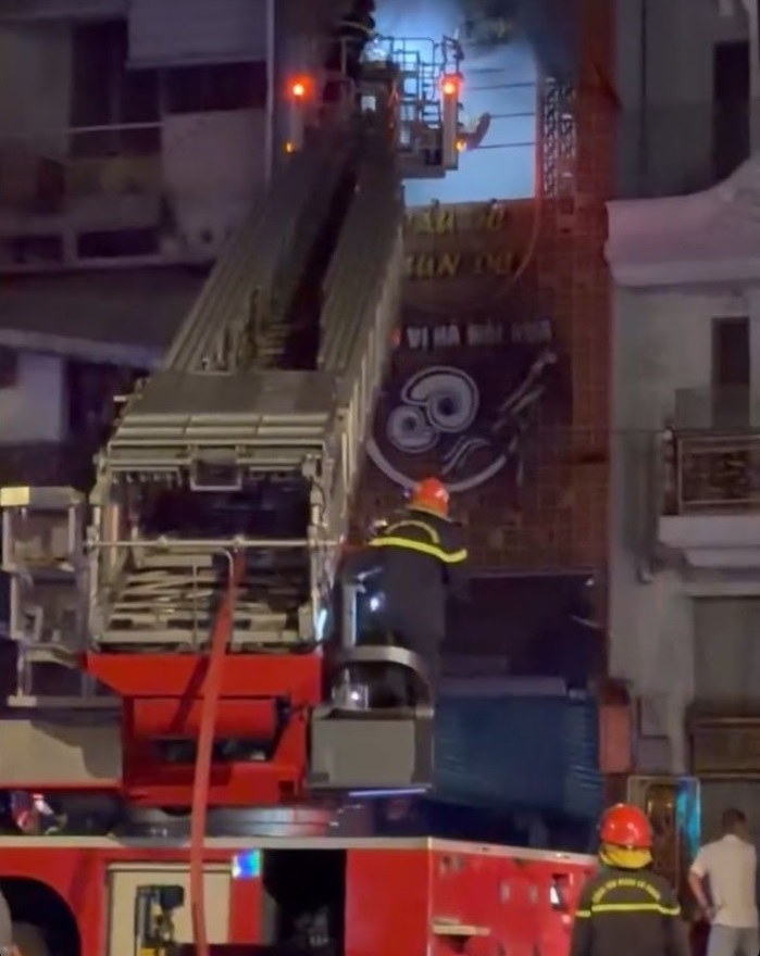 Cháy quán ăn ở trung tâm TP.HCM