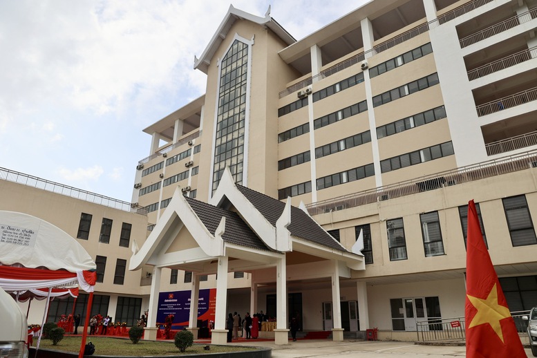 Khánh thành, bàn giao Bệnh Viện Hữu nghị Lào-Việt Nam
