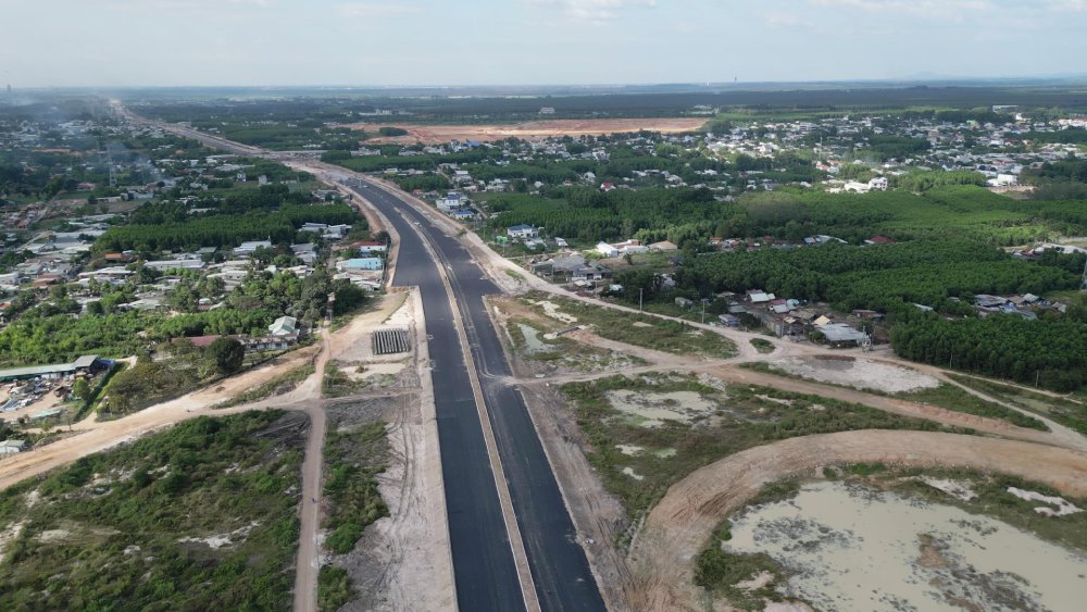 Dự án thành phần 2 cao tốc Biên Hòa - Vũng Tàu đạt 70% tiến độ, nguồn vật liệu vẫn là điểm nóng