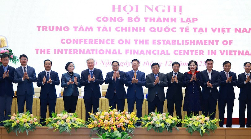 Thuê người nước ngoài làm Giám đốc điều hành Trung tâm tài chính quốc tế tại Việt Nam