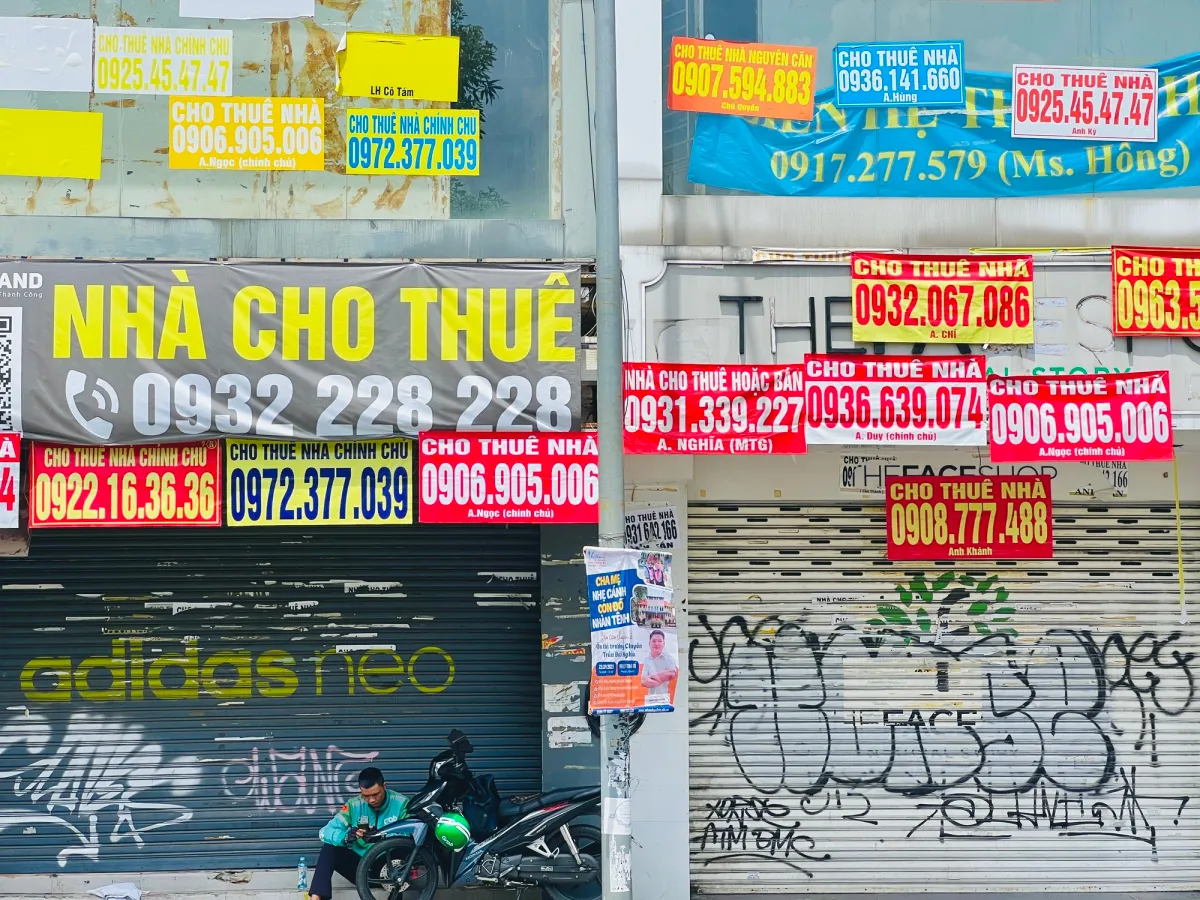 Cuối năm 2025: Mặt bằng nhà phố TP.HCM giảm tới 50% giá thuê để "cầu cứu" giữ khách!