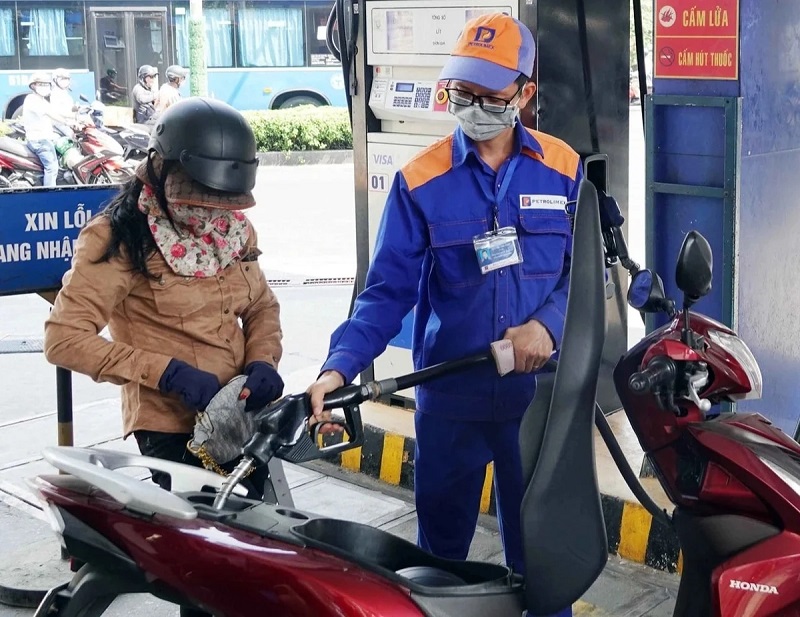 Giá xăng dầu chiều 31/12: Giảm giá ngày cuối năm