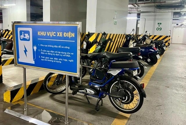 Bộ Xây dựng đề xuất chung cư mới phải bố trí chỗ để xe điện riêng- Ảnh 1.
