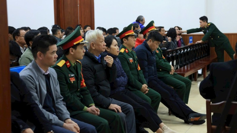 Xét hỏi các bị cáo về sai phạm trong bàn giao đất