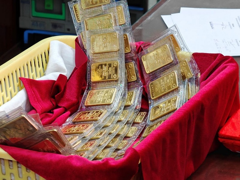 Giá vàng hôm nay 6-1: Tăng mạnh, nhà đầu tư có nên mua vào?