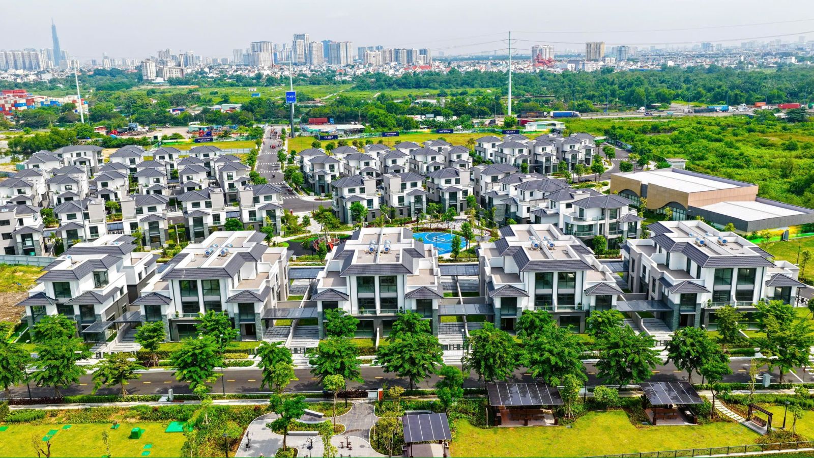 TIN VUI DÂN TP.HCM: Thêm 3 dự án nhà ở được cấp sổ hồng