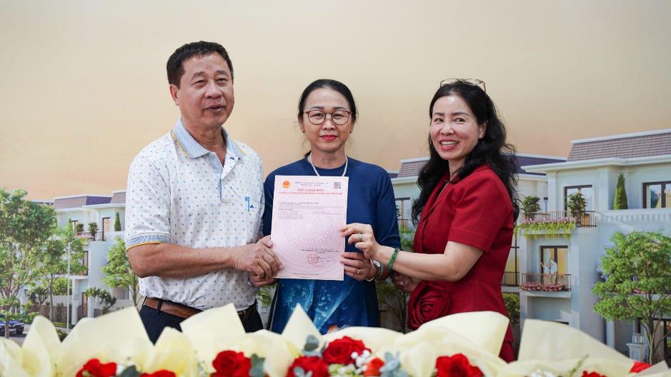 An Huy Group bàn giao sổ đỏ cho khách hàng tại khu đô thị An Huy Mỹ Việt