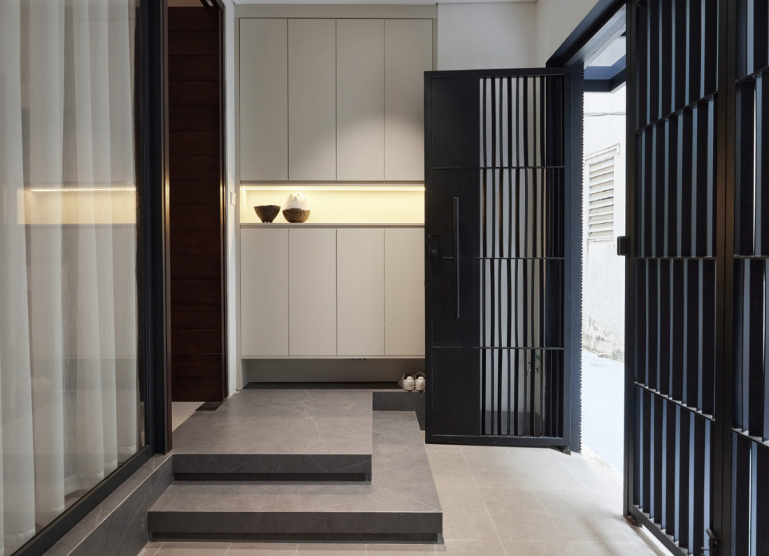 Nhà 2 mặt tiền hẻm nhỏ Hà Nội hóa giải sự thiếu sáng của nhà ống dài- Ảnh 3.