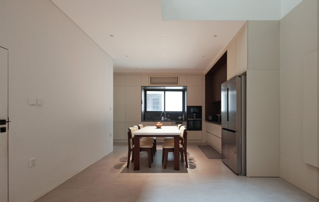 Nhà 2 mặt tiền hẻm nhỏ Hà Nội hóa giải sự thiếu sáng của nhà ống dài- Ảnh 7.