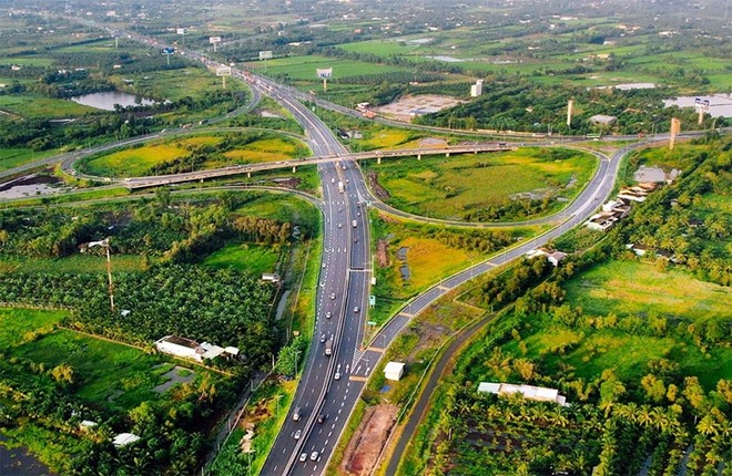 Tại sao đầu tư công là chìa khóa để Việt Nam đạt mục tiêu quốc gia thu nhập cao vào năm 2045?