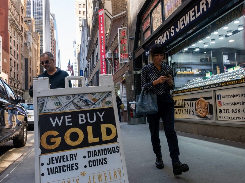 Vàng khiến giới đầu tư “đứng ngồi không yên”: Bán tháo hay mua thêm?- Ảnh 1.