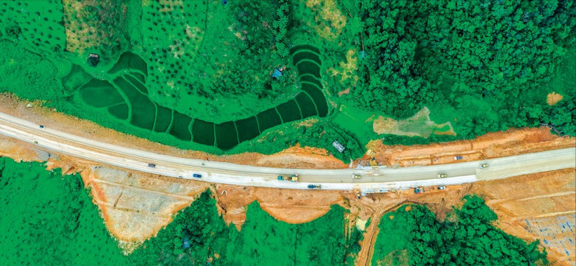 Đường cao tốc mở lối phát triển miền biên cương