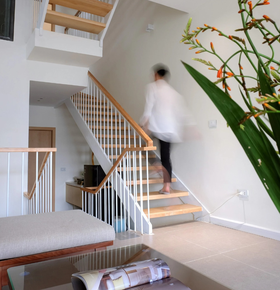 Sức mạnh của giếng trời và kiến trúc lệch tầng trong ngôi nhà 63m2 cho gia đình 3 thế hệ tại Hà Nội- Ảnh 5. Sức mạnh của giếng trời và kiến trúc lệch tầng trong ngôi nhà 63m2 cho gia đình 3 thế hệ tại Hà Nội- Ảnh 5.