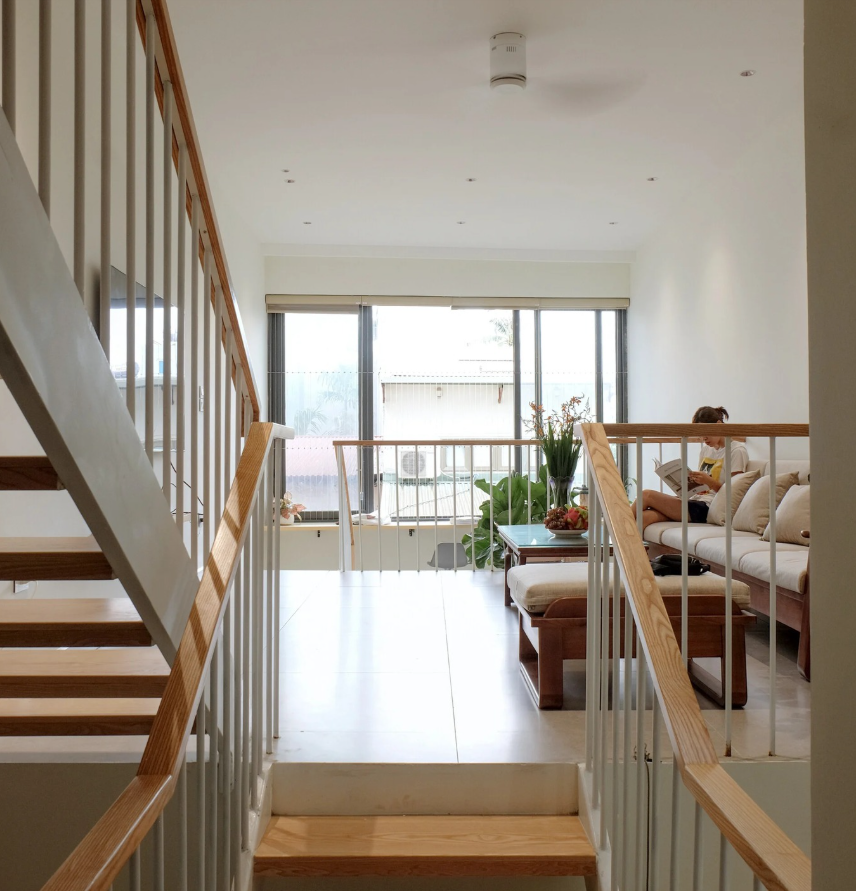 Sức mạnh của giếng trời và kiến trúc lệch tầng trong ngôi nhà 63m2 cho gia đình 3 thế hệ tại Hà Nội- Ảnh 7. Sức mạnh của giếng trời và kiến trúc lệch tầng trong ngôi nhà 63m2 cho gia đình 3 thế hệ tại Hà Nội- Ảnh 7.