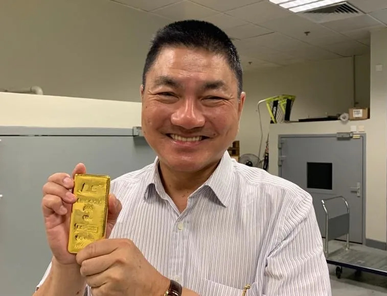 Tỷ phú Hong Kong dành 25% tài sản để mua vàng: “Khi nắm giữ vàng vật chất, bạn không phải phụ thuộc vào bất kỳ ai”
