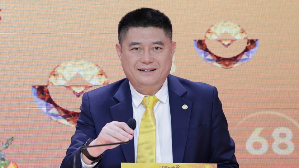 Ông Nguyễn Đức Thụy và con trai nắm gần 27% vốn tại Chứng khoán LPBank