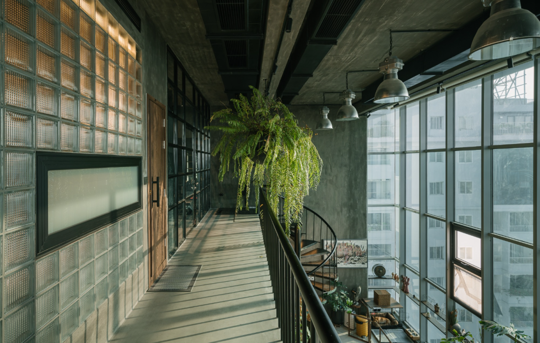 Cải tạo căn hộ thông tầng Hà Nội: Giải pháp Industrial thuần hóa sức nóng hướng Tây- Ảnh 4.