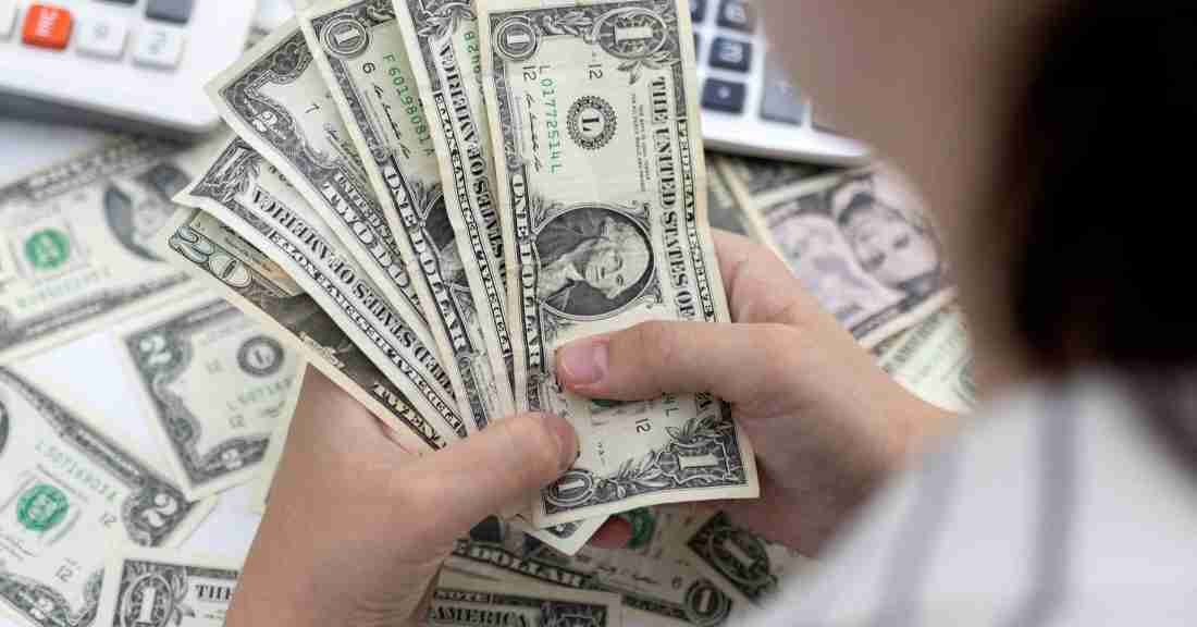 Đồng USD hạ nhiệt, thị trường gia tăng nhu cầu phòng thủ bằng vàng và tiền tệ khác