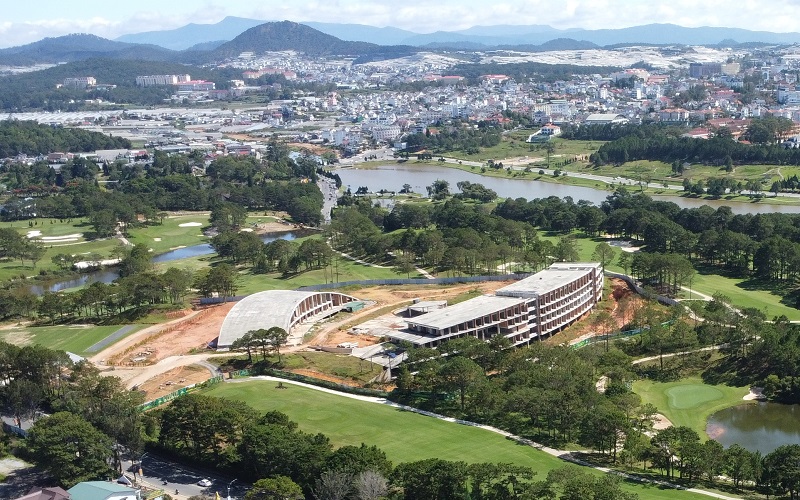 Lâm Đồng kiến nghị tháo gỡ khó khăn tại dự án sân golf Đồi Cù, King Palace