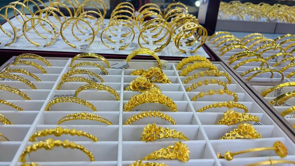 Giá vàng hôm nay 12-3: Hạ nhiệt do áp lực chốt lời