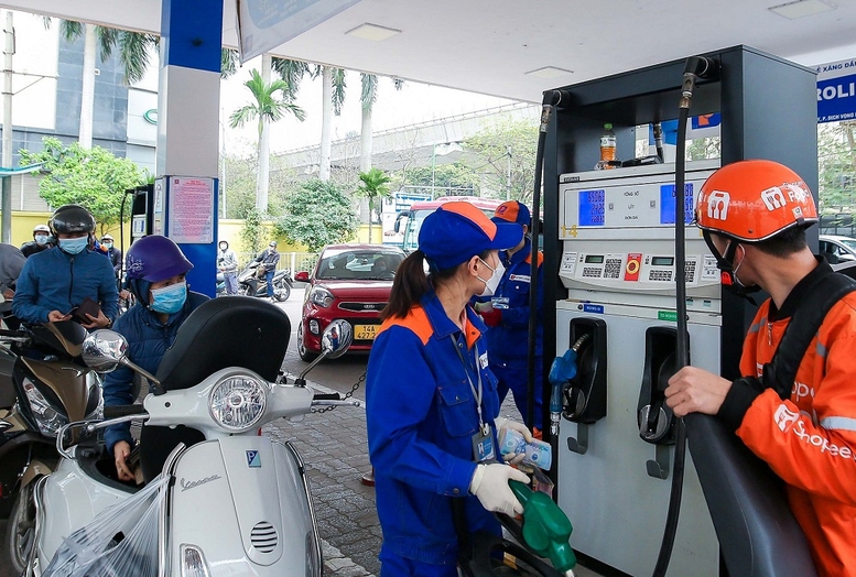 Tiếp tục chi Quỹ bình ổn, giữ nguyên giá xăng dầu