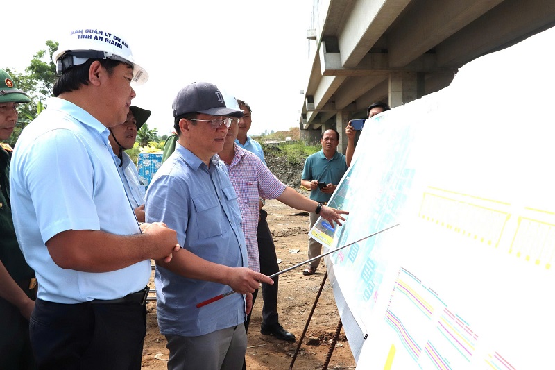 An Giang thúc tiến độ cao tốc 44.691 tỷ, yêu cầu không để giá vật liệu làm chậm tiến độ- Ảnh 2.