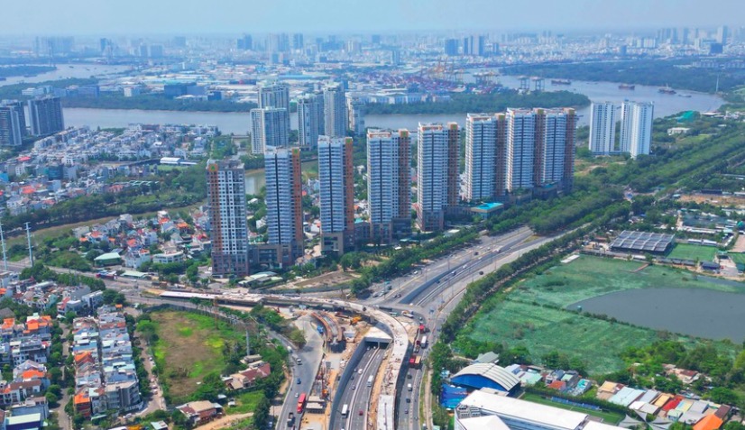 Nghịch lý “thanh khoản giảm, giá vẫn leo thang”