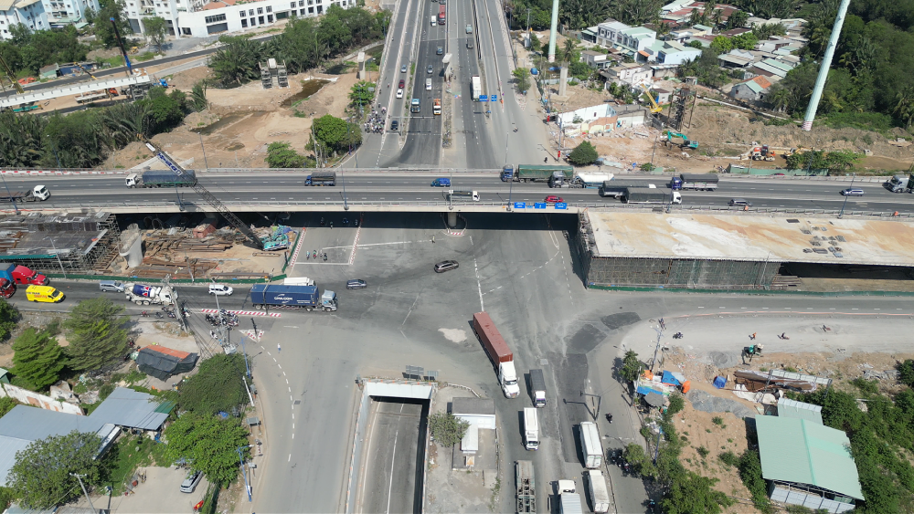 Toàn cảnh công trường nút giao Mỹ Thủy tại cửa ngõ cảng Cát Lái