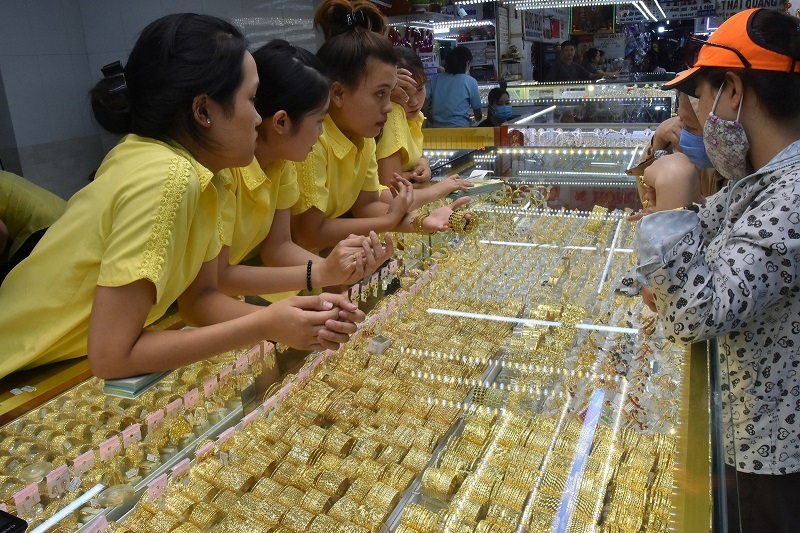 Giá vàng hôm nay 1-4: Vàng trong nước tăng 3,1 triệu đồng/lượng