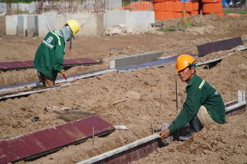 Giá cát đá tăng tới 23%, xi măng +7%: Xây nhà lúc này tốn thêm bao nhiêu tiền?