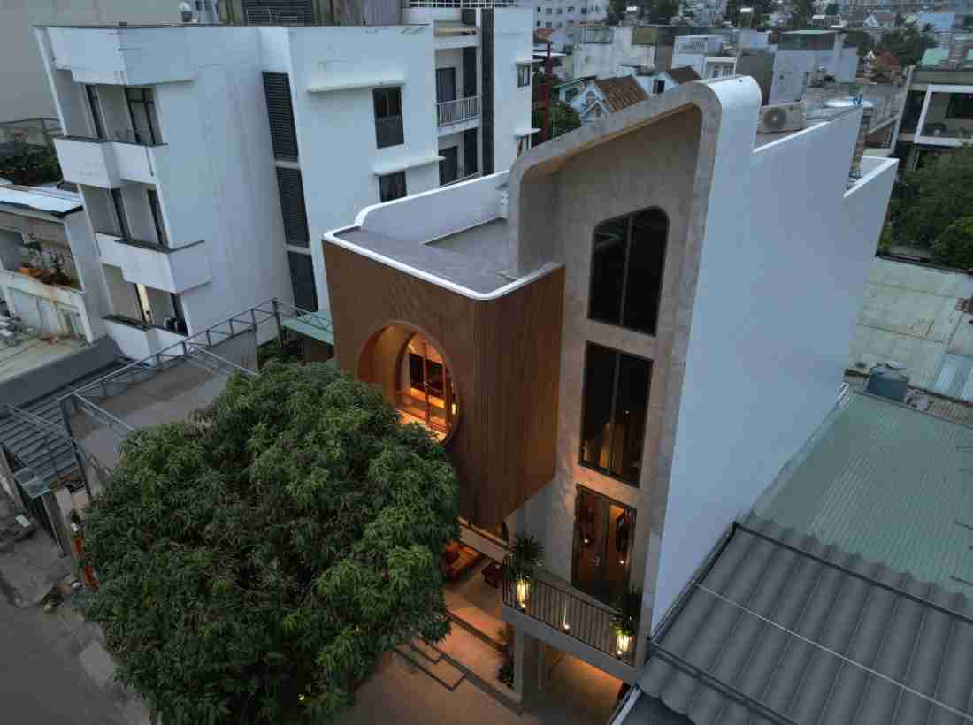 Giải mã đường cong Vespa trong kiến trúc nhà phố đa thế hệ tại TP.HCM