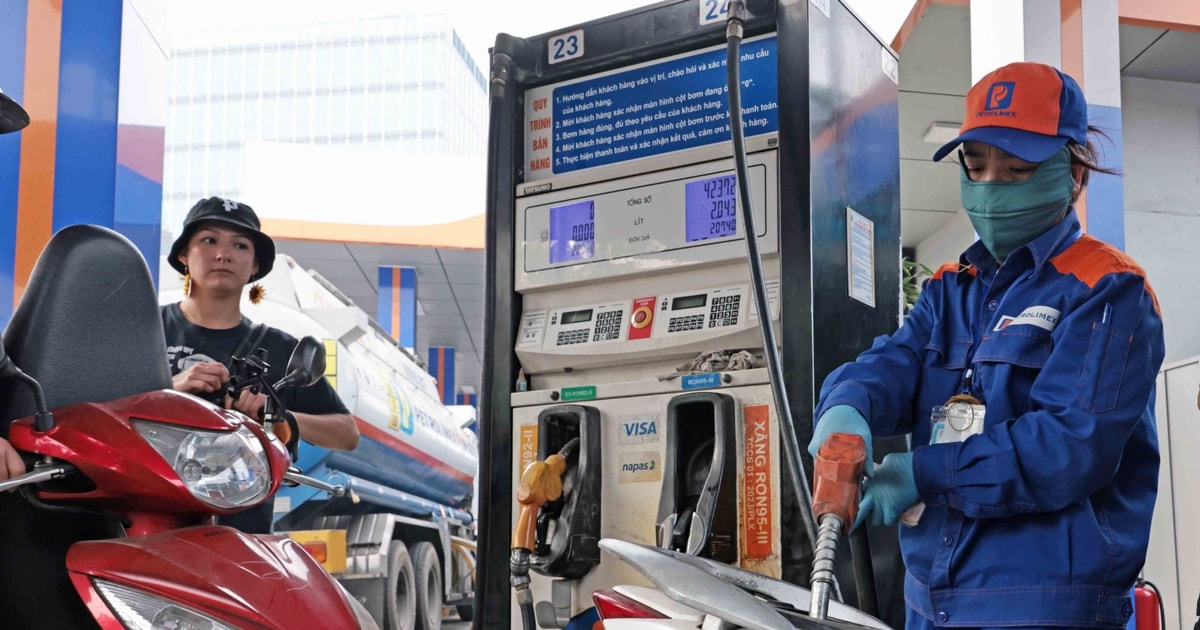 Giá xăng dầu chiều 23/4: Tiếp tục giảm, xăng về dưới 23.000 đồng/lít