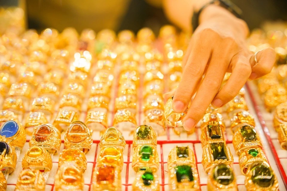 Giá vàng giảm mạnh, người mua lỗ gần 6 triệu đồng/lượng sau 1 tuần