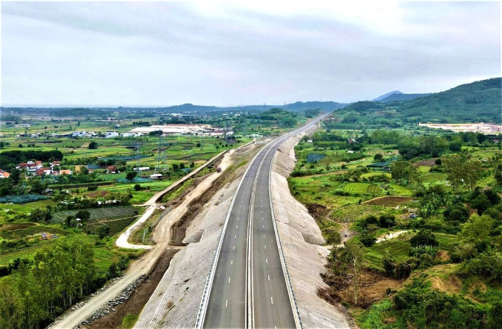 Thông xe 24km cao tốc Chí Thạnh - Vân Phong