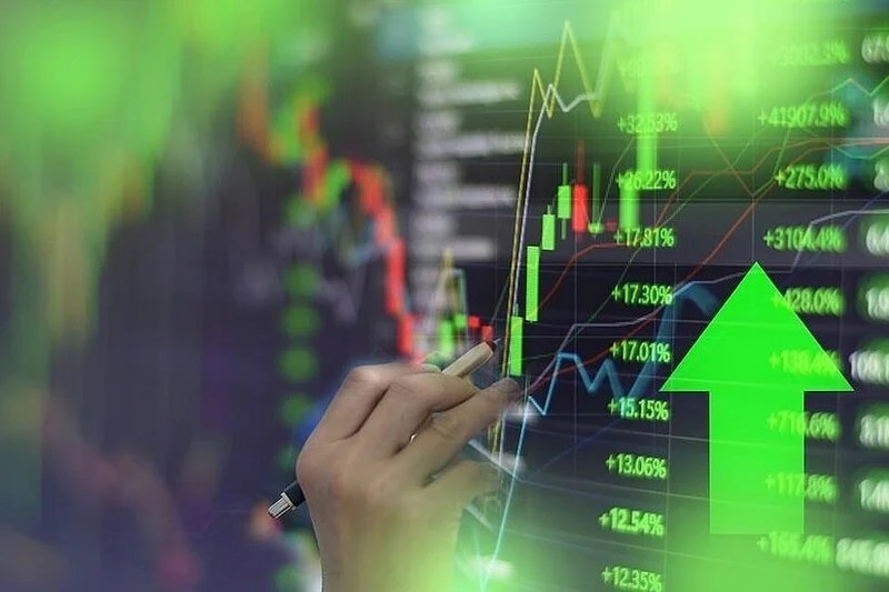 Cổ phiếu họ Vingroup kéo VN-Index lập đỉnh kỷ lục