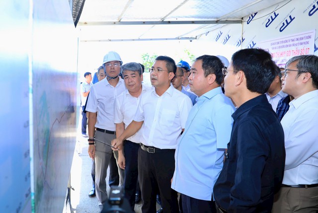 Bí thư Thành ủy Hà Nội yêu cầu hoàn thành trục Tây Thăng Long trong năm 2027- Ảnh 1.