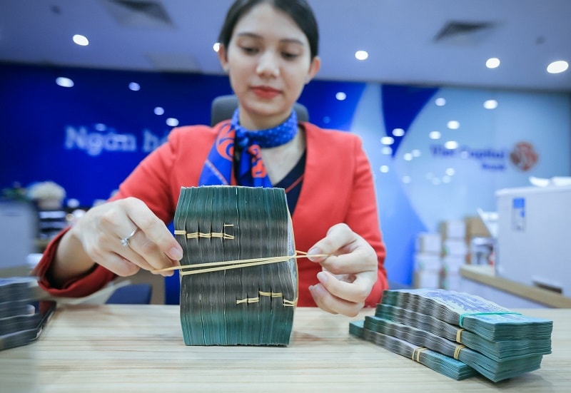 Nhà đầu tư nên phòng thủ thế nào khi lãi suất toàn cầu neo cao?