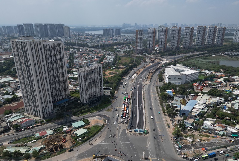 Giá căn hộ khu trung tâm TP.HCM lập đỉnh, dòng tiền ra vùng ven