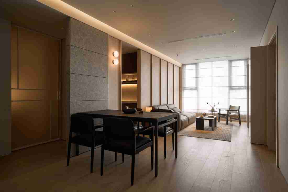 Dịch chuyển tường căn hộ nhỏ ở Hà Nội để đổi lấy khoảng thở và bếp rộng