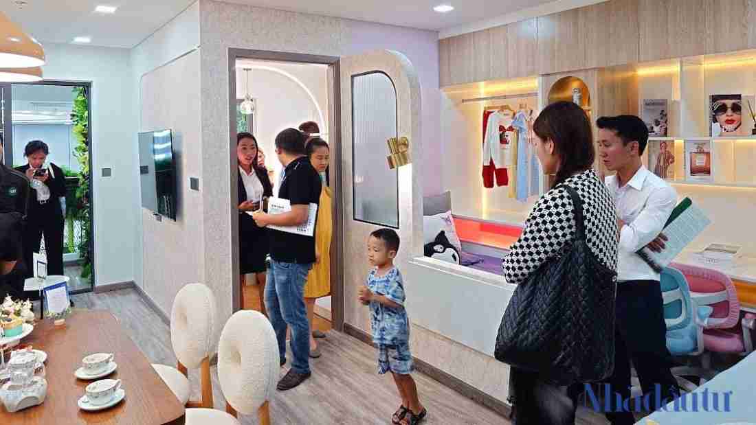 Người mua nh&agrave; g&aacute;nh th&ecirc;m chi ph&iacute; khi l&atilde;i suất tăng cao
