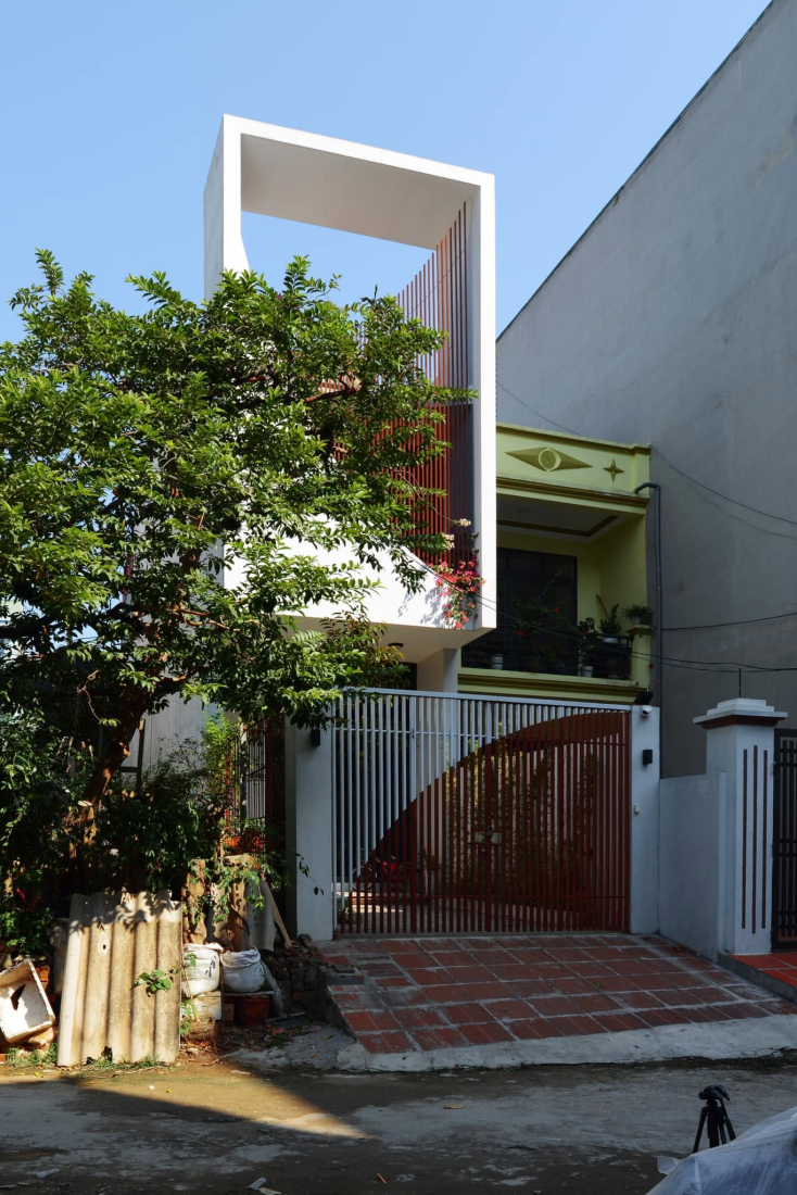 Nhà hướng Tây tại Vĩnh Phúc: Bẫy nắng và dựng phễu đón gió cho đất hẹp- Ảnh 1. Nhà hướng Tây tại Vĩnh Phúc: Bẫy nắng và dựng phễu đón gió cho đất hẹp- Ảnh 1.