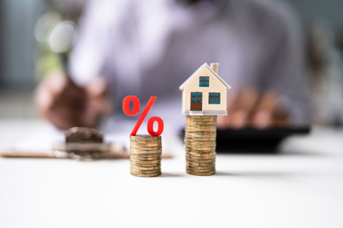 Big4 giữ nguyên lãi suất, ngân hàng tư nhân trả tới 8%/năm